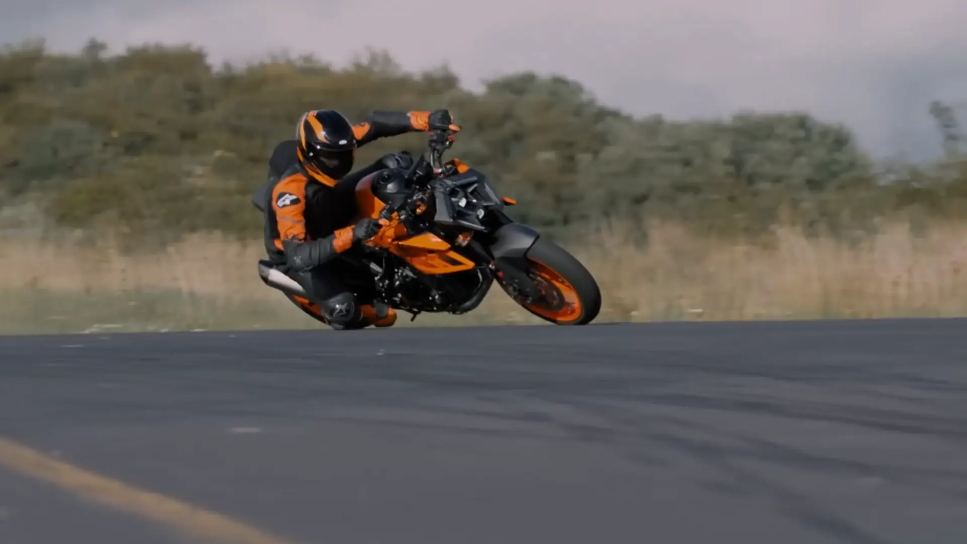 KTM gọi sửa chữa loạt xe Duke do lỗi nắp bình xăng